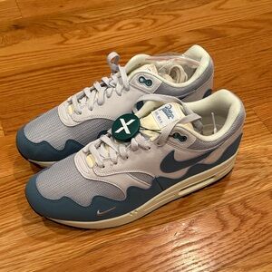 Nike Air Max Sneakers - Blue and White